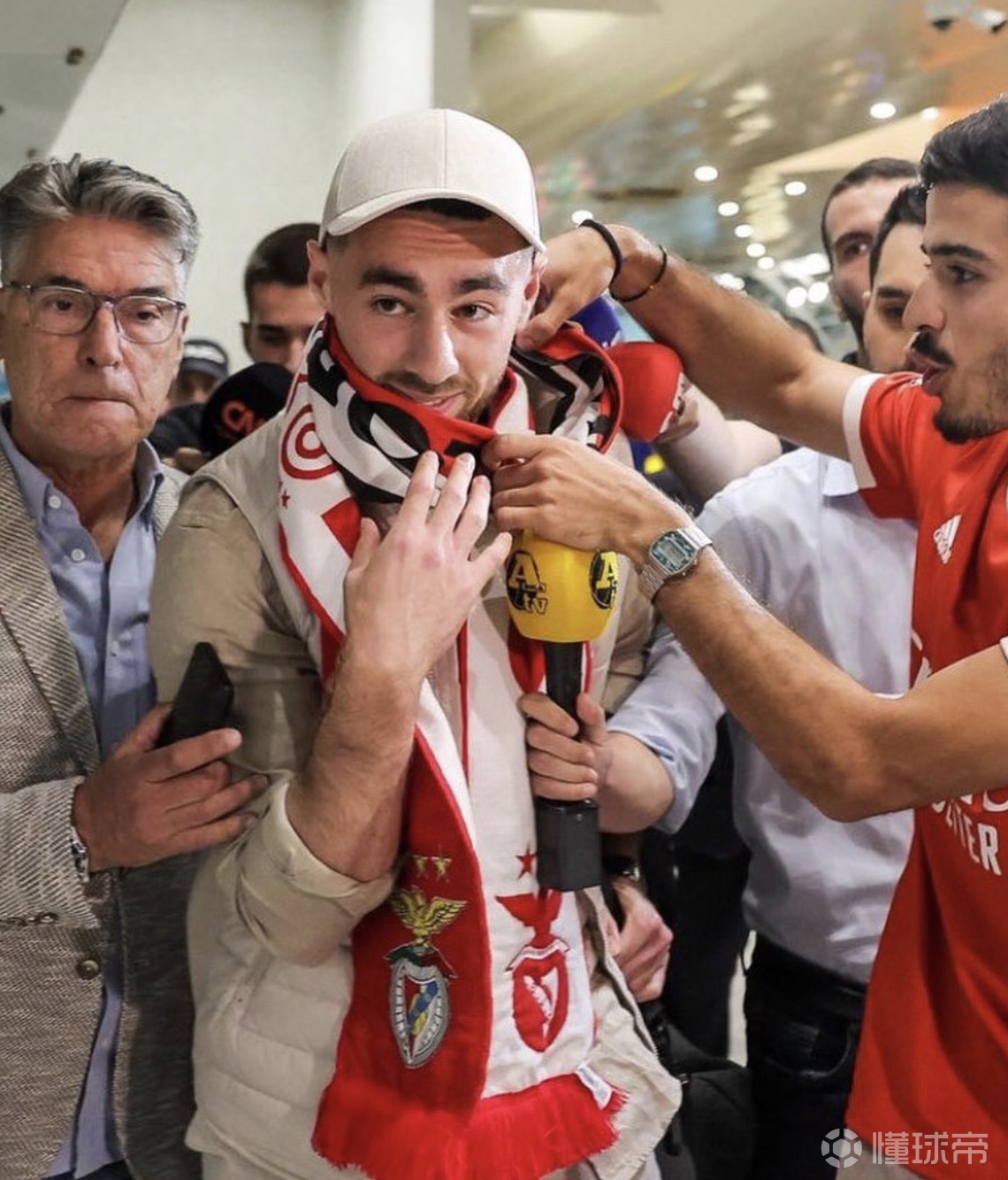 本菲卡发布备战花絮,今晚官宣签约,欧超杯任务艰巨,纪律约束更严格的简单介绍 本菲卡发布备战花絮,今晚官宣签约,欧超杯任务艰巨,纪律约束更严格的简单介绍