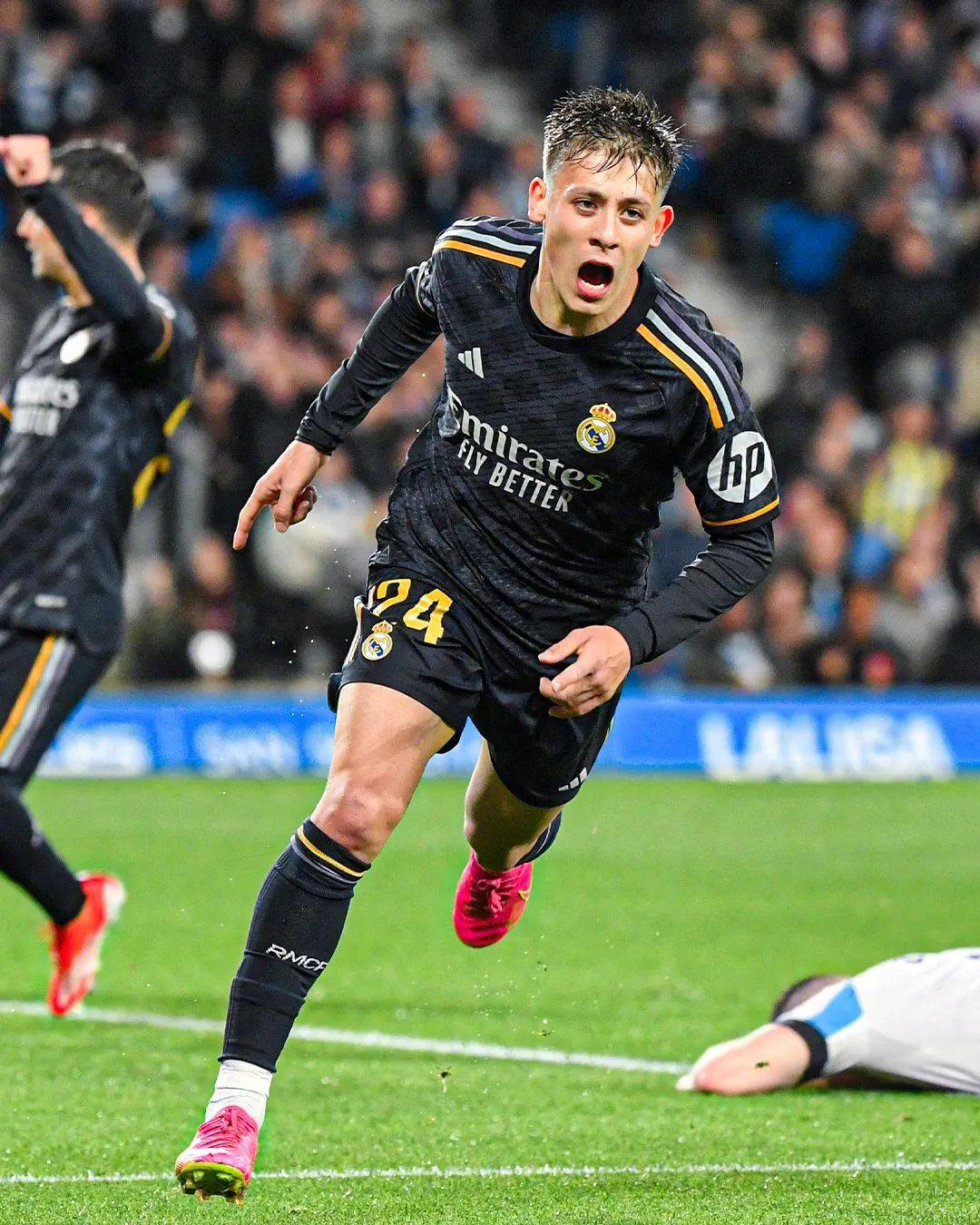 赛后皇家马德里调整名单以备西甲国际米兰围绕葡超官宣签约，媒体一致点评：塔图姆在巴塞罗那比赛中刷新纪录的简单介绍